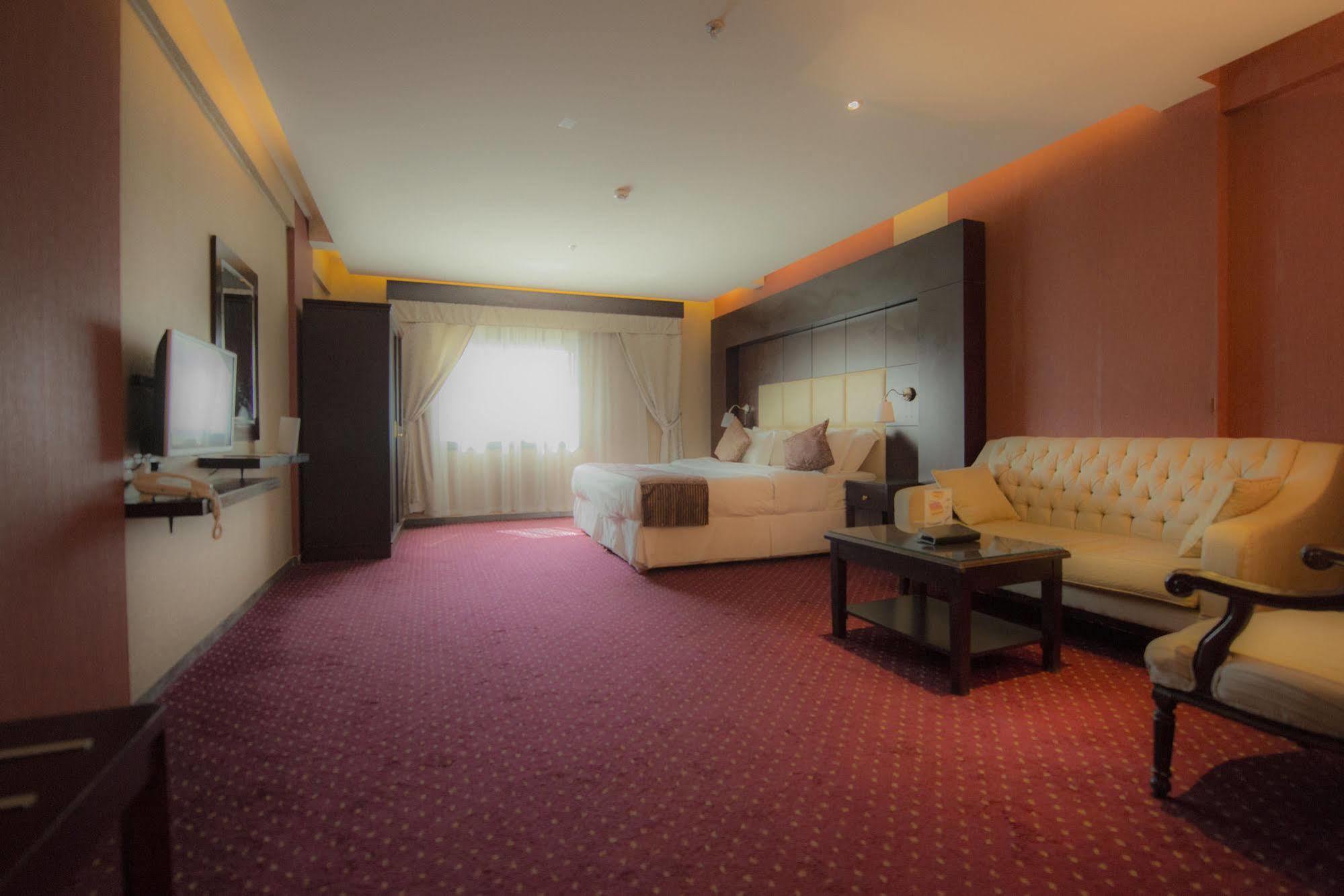 Sharz Hotel 3*